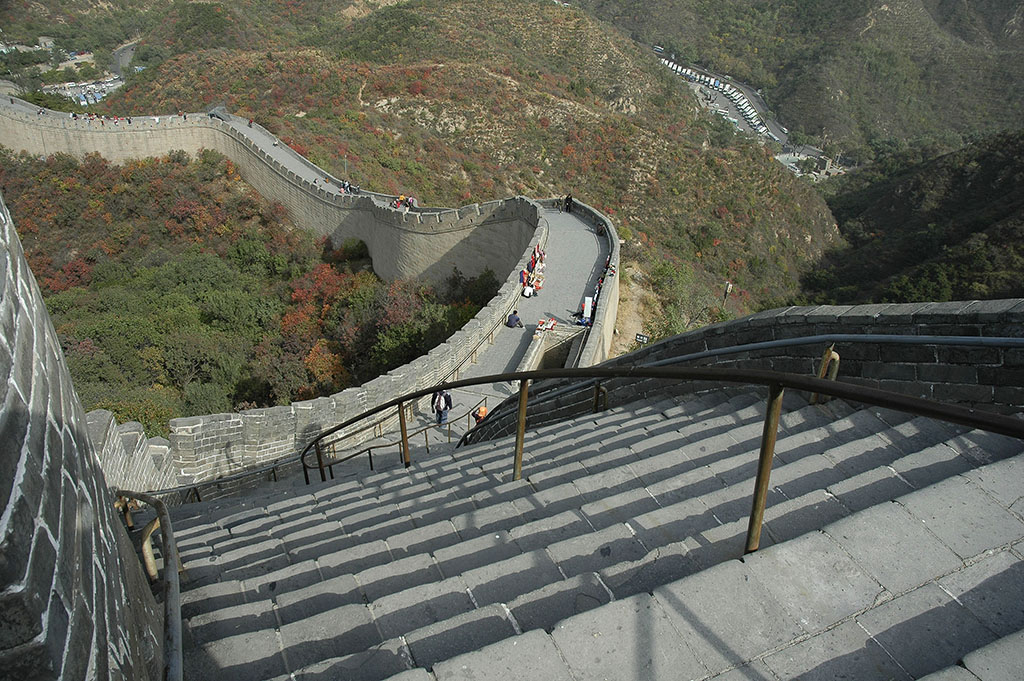  Steep descent, Badaling section of The Great Wall. 