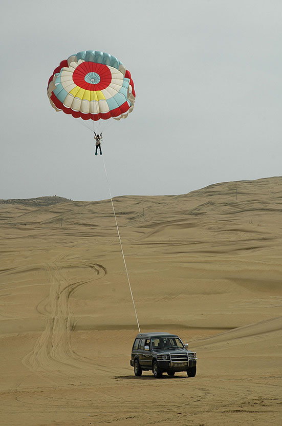  4WD parasailing, Gobi Desert. 