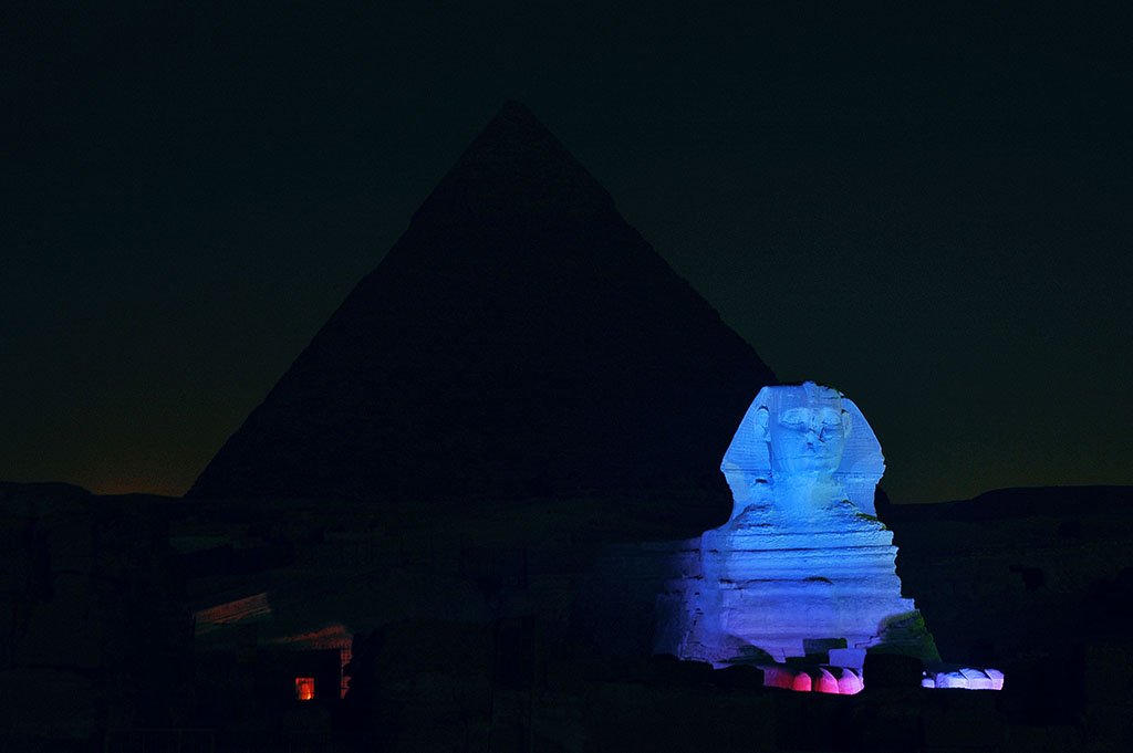  Alone in the dark, the Sphinx tells of the loss of its nose. 