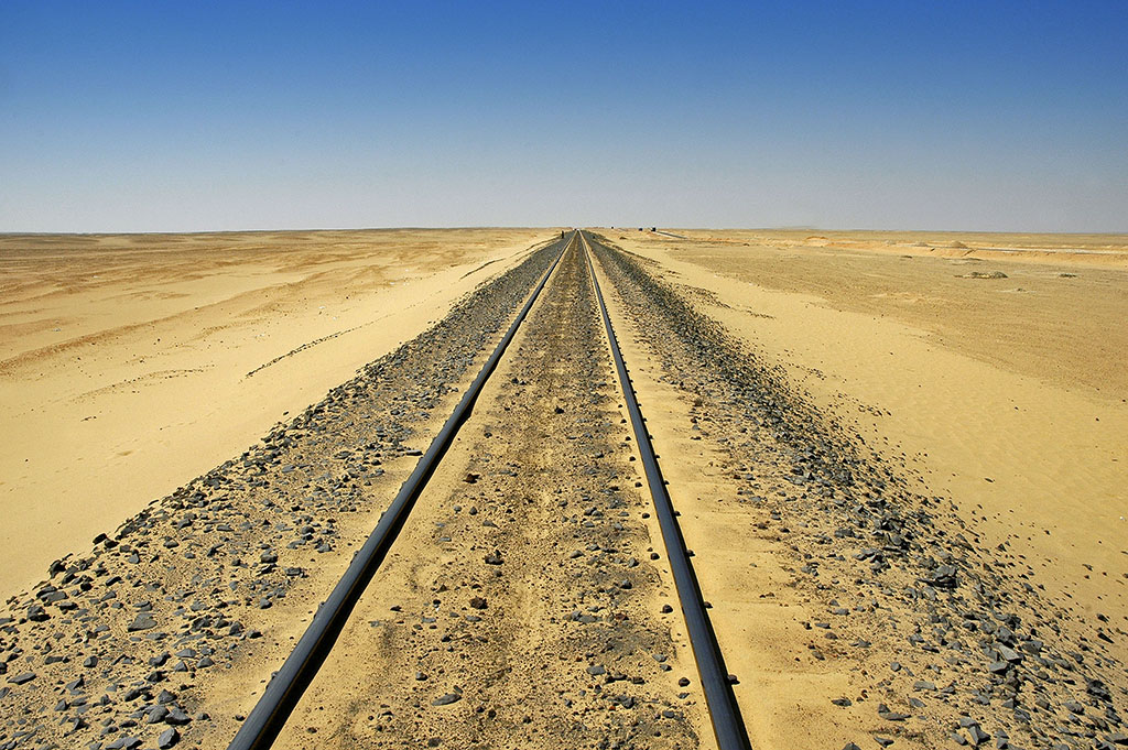  Rail line to the Bahariyya Oasis. 