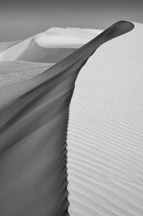  Large dune with knife-edge pattern. 