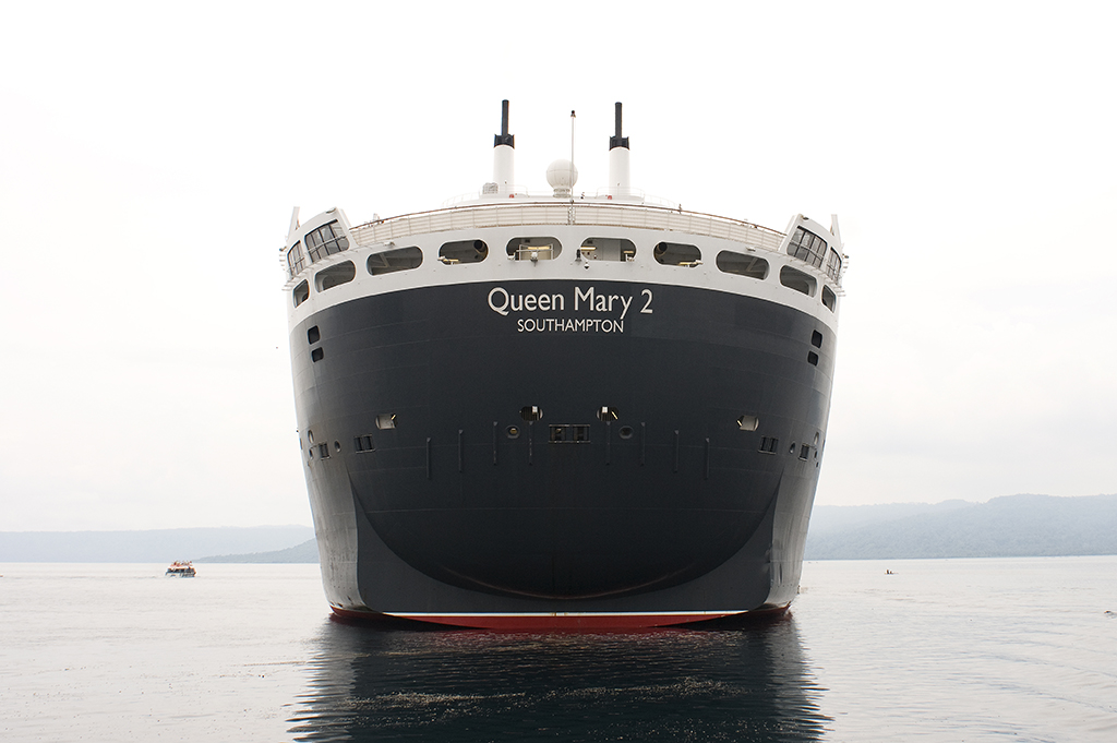  The QM2’s stern, showing her original port of registry, Southampton. 