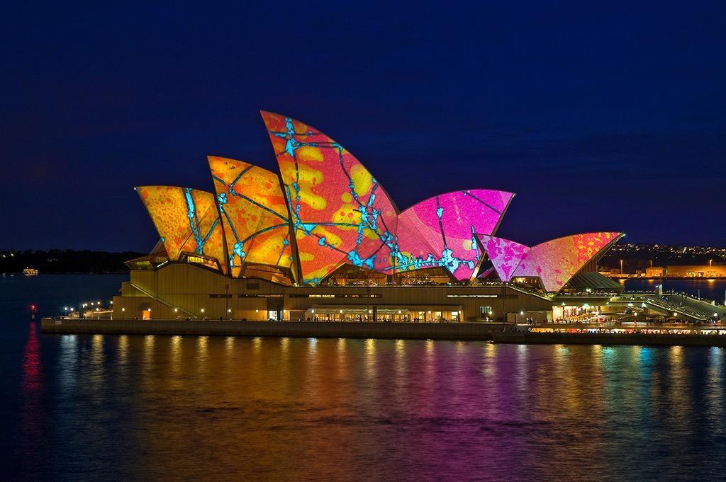  The sails of the Opera House become giant screens. 